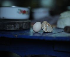 Яйцо и камень / Режиссер: Хуань Ци